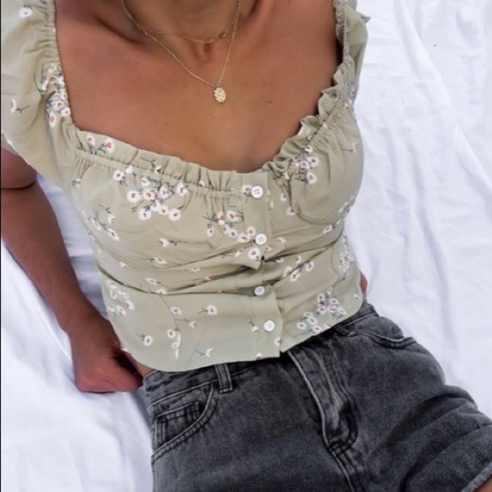 adorable floral top